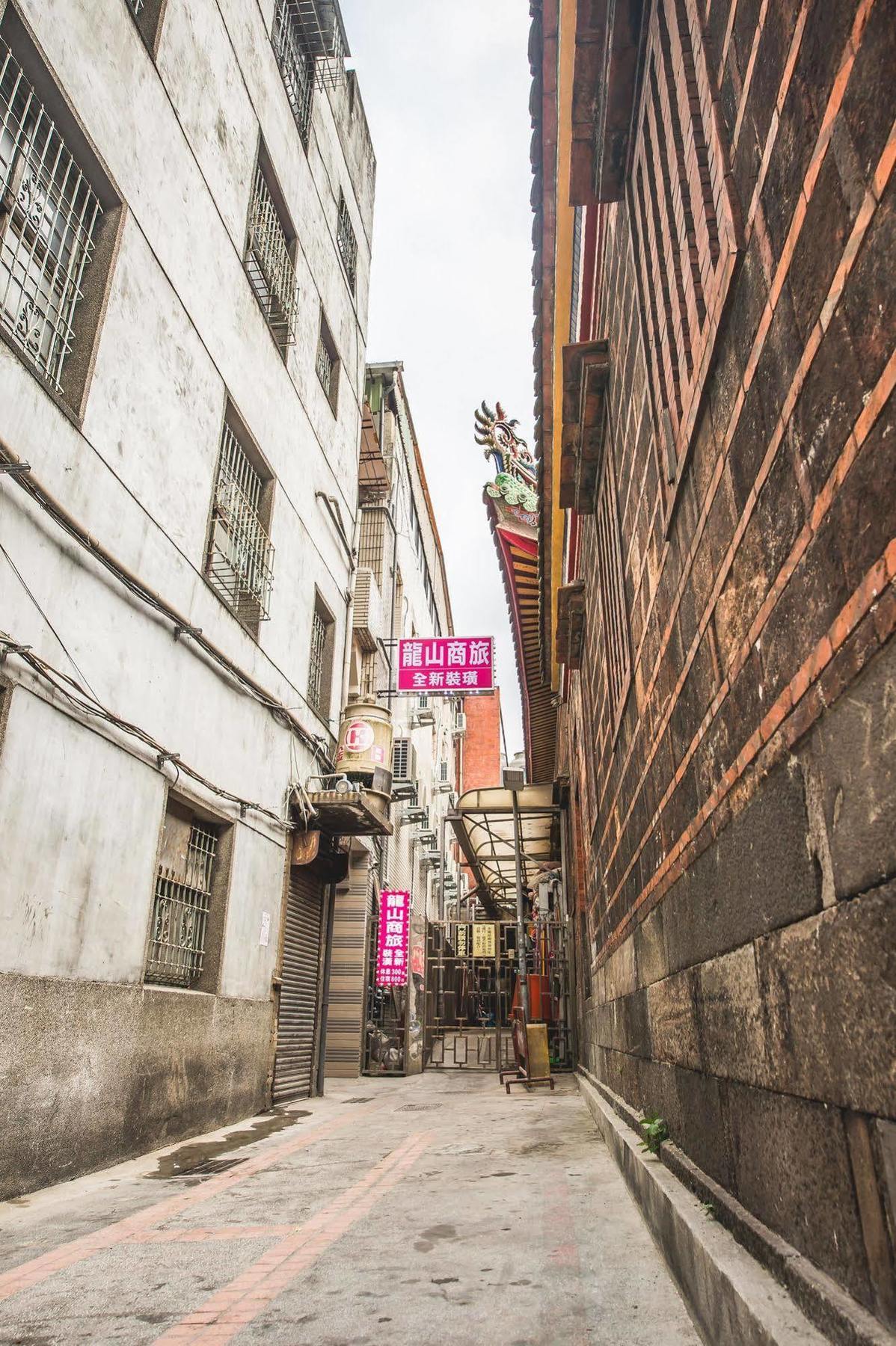 Longshan Inn Taipei Exterior photo